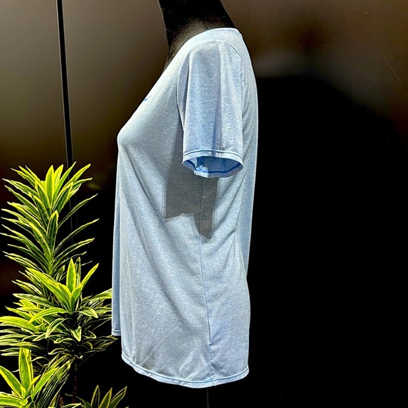 The Nike Tee Dri-Fit Athletic cut,V-neck,short sleeve,powder blue heather stripe - Picture 3 of 9